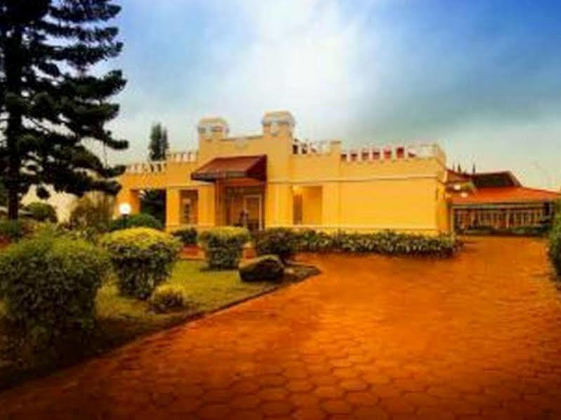 Hotel Indah Palace Tawangmangu Exterior foto