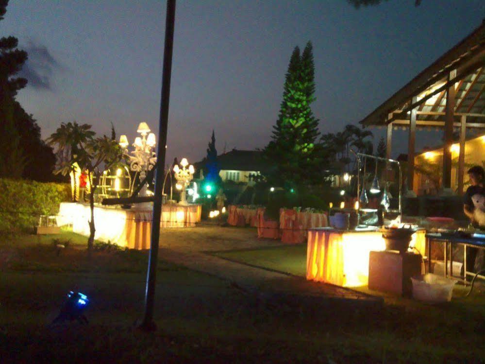 Hotel Indah Palace Tawangmangu Exterior foto